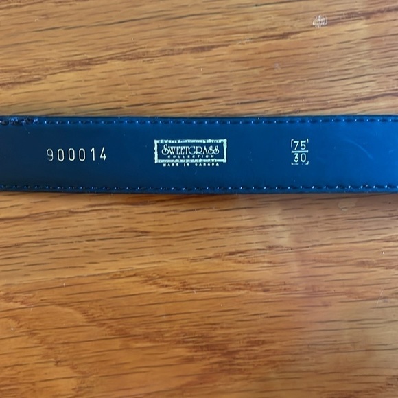 Belt with gold accent  1” wide - Picture 3 of 3